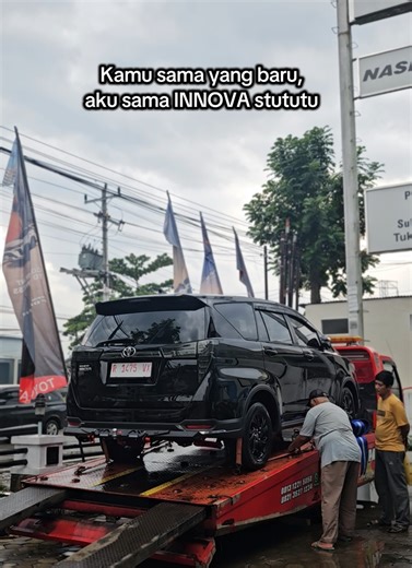 Discover the New Innova Black Edition Features