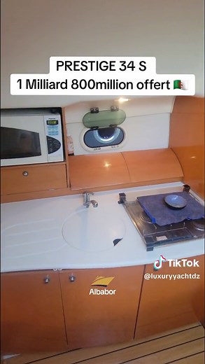 JEANNEAU PRESTIGE 34 S A VENDRE 🏷 • Constructeur: JEANNEAU Yachts • Modèle: Prestige 34 S • Année de fabrication: 2007 ▪︎Longueur hors-tout 11 m ▪︎Largeur 3,36 mètre ↔️ ▪︎Tirant d'eau 0,80 m ▪︎Déplacement: 6000 Kg ▪︎ Info Motorisation : • N.B Moteur : 2 • Puissance Total: 560 CV • Marque Moteur : VOLVO PENTA D4 V8 • Puissance par moteur : 280 CV • Energie : ESSENCE ⛽ • Propulsion : in-bord • Nombre d'heure Moteur : 650 H • Année Moteur : 2007 • Réservoir d’essence : 700 L 2×350 L • Réservoir d’