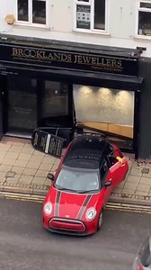 Jewellery Store Robbery In Surrey 😮 | London TV