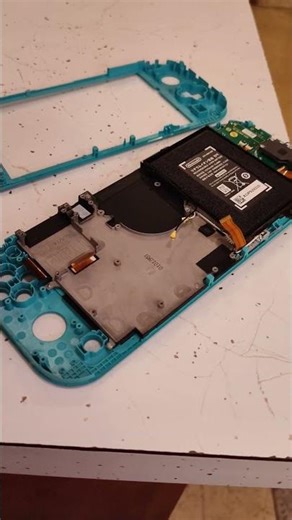 first time fixing a switch lite and I'm doing a great job