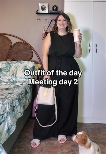 Day 2 outfit of the day. Finally wore the set as a set and I felt like the best version of myself. It’s been crazy busy so far but your girl is doing the things 🙂💪 @SHEIN @SHEIN ZA