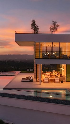 Beverly Hills Real Estate on Instagram: "📍Encino, Los Angeles • $39,995,000 Discover unparalleled luxury in this one-of-a-kind modern estate, located in Encino’s most sought-after neighborhood. This home offers expansive city and canyon views, seamless indoor-outdoor living, and exceptional amenities including a stunning infinity pool and private spa. Experience a sophisticated lifestyle in this exclusive property that blends modern design with serene beauty. To arrange a private showing