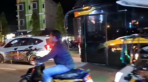 Bus keren keren melintas saat menyambut tahun Baru 2025 | PUTRA KE LIMA