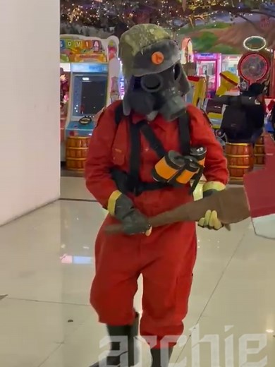 TF2 Pyro Cosplay Highlights from Event