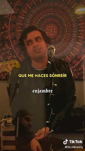 Divergencia / Enjambre - Letras y Música
