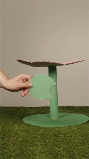 A Table Fit For A Queen! 👑 Create Girly Cardboard Craft With Emmie's Wonder Wardrobe #kids #shorts