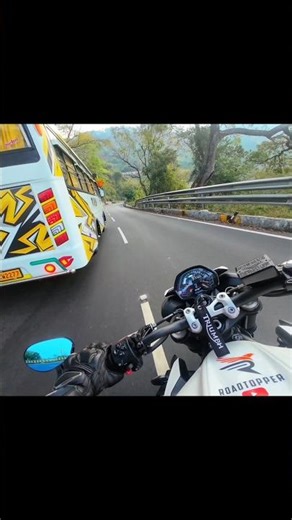Perfect Gap → Instant Overtake 🌄 Hill Ride | Street Triple 765 🔥 #shorts #ytshorts #youtubeshorts