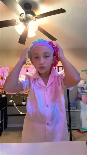 How to put on a bonnet ￼