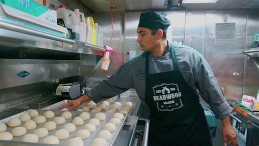 How Navy submarine cooks feed 150 sailors at sea