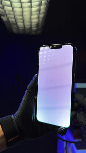 Reparación iPhone 13 Pro Max con pantalla blanca