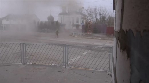 Dramatic video captures Russian mortar blast in Ukraine
