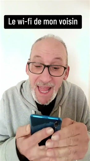 Le wifi de mon voisin 🛜🤫 #comique #humour #monvoisin #wifi #drôle #Internet #rire