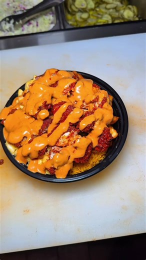 there’s a rice bowl revolution happening at slappin and you don’t want to miss out! come see what flavor-packed creations we have waiting for you! #SLAPPINCHICK #HALAL #HOTCHICKEN 🍚 open late night every day 🍗 best tenders, sliders, fried chicken, and more 🆕 ask about our new menu items 📍 hicksville, ny 11801 📍 astoria, nyc 11103 📍 selden, ny 11784