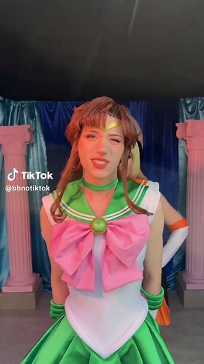 Sailor Moon Cosplay Tutorial with Stella Chuu