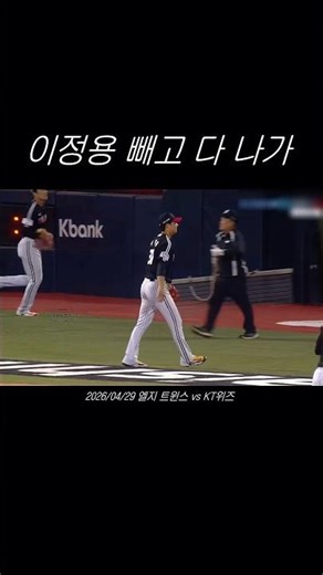 이정용 오늘 5이닝 2K 무자책 총 61구 던졌습니다. 진짜 이보다 더 잘해줄 수 없었는데 실망스럽네요. #야구 #lgtwins #엘지트윈스 #이정용
