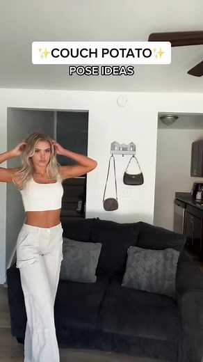 Ideas for Cute Couch Pose Photoshoots