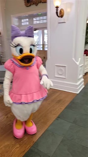 Meeting Daisy Duck: A Magical Disney Experience
