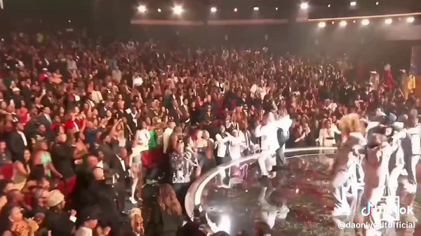 It was full circle performing Stomp with @Kirk Franklin after 28 years. My favorite verse of my career. So glad I could be a part of a song that brought so many people joy! @BET AWARDS #stomp #betawards