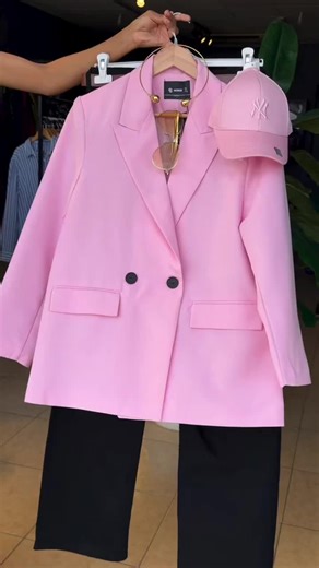 Elegant Graduation Outfits & Suits