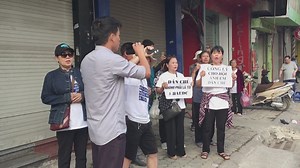 Vietnam protesters clash with police ahead of activist trial