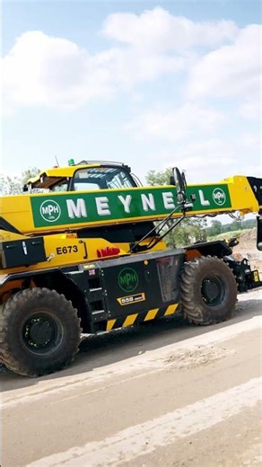 Why choose a JCB rotating telehandler?