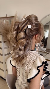 Kolleg:innen, welches ist euer liebster Lockenstab? 🤍 Meiner ist der GHD Curve Classic Curl Tong 26mm – ich liebe die Ergebnisse damit! 😍 #juliafratichelli #juliafratichellibridalhairstylist #bridalhairstyle #bridallook #bridalhair #stepbystephair #stepbystephairstyle #hairideas #hair #frisur #frisuren #kreativitat #brautfrisuren #hairstylist #haireducator #haireducation | Julia Fratichelli I Brautstyling & Coaching