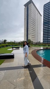 This is our experience at Trident Mumbai. As a traveller , while visiting Mumbai I always wonder thinking about this luxurious hotel , its room , view and specially rates of Tea. . . અને એવું પણ લાગે કે આપણા જેવા લોકો તો ત્યાં ના જઈ શકે . ખબર નહીં પણ અલગ જ ડર લાગતો આવી જગ્યાએ રોકવા જતા . . પણ આ વખતે આ બધા પ્રશ્નો ના જવાબ લેવા ને ડર ભગાવવા અમે finally Book કર્યો room Trident Mumbai માં. . And we had amazing experience 😍 . #thegujaratitraveller #trendingreels #mumbai #tridentmumbai | The Gujarati