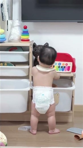 Belly Dancing Baby Boogie! Adorable Fat Baby Moves to Groovy Beats