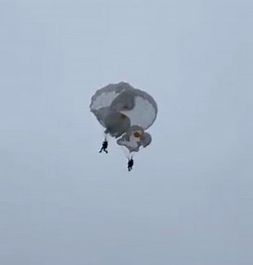 Accident When Two Parachutists Landed