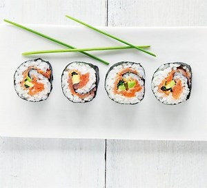 Smoked salmon & avocado sushi