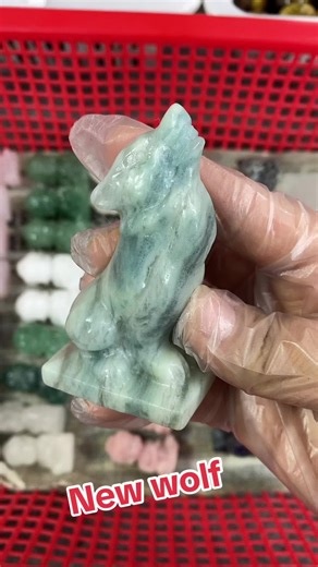 Wolf #crystalshopping #crystalbusiness #crystals #carvings #wolf