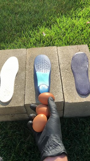 Check out the shock-absorption on these insoles! Enhanced with energy return technology, they'll make you feel like you're walking on clouds. See the latest ZL™ HEXCORE technology in action. 💪 | Z-Liner Labs