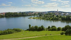 TÁBOR - to je ráj pro cyklisty, pěší turisty, rybáře, inline bruslaře, padleboardisty, běžce, vodáky, plavce, hráče petanque, diskgolfu, ferratisty, výletníky, .... zkrátka každý si může město užít aktivně. www.visittabor.eu | Turistika.cz