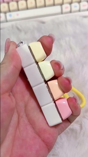 Such a cute & satisfying keyboard fidget with Jelly keycaps. #keyboard #desksetup