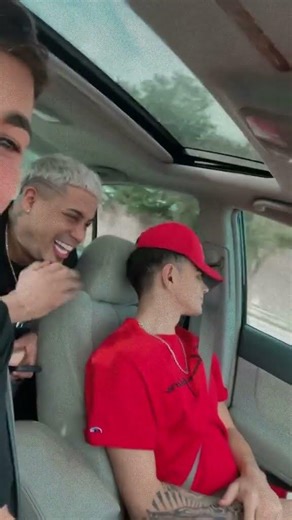 HAHAHAHAHAHAHA WHAT'S WRONG WITH THIS GUY????? 😂😂😂 #jlexispr #michaelflores #instagram #viralvideo