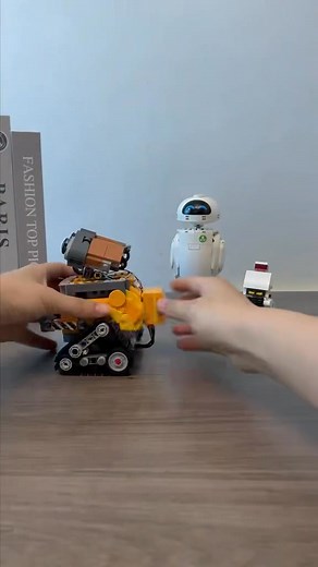 I install a remote control power kit for my LEGO Disney WALL-E. Just So Cool! | NookBricks Display