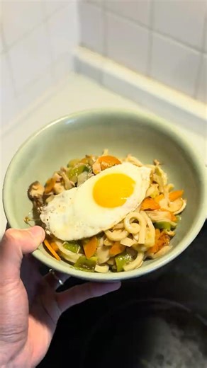 【冷凍うどんで作る皿うどん。】 #うどん #料理 #料理男子 #自炊 #自炊男子 #おうちごはん #今日の晩ごはん #簡単ごはん #簡単レシピ #cooking #coaching