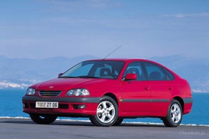 Toyota Avensis I 2.0 128 KM 1998 liftback