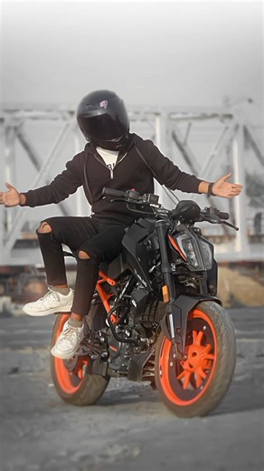 Ansh on Instagram: "Happy New Year 2026 🧨🦅❤️ #reel #reelitfeelit #explore #foryou #trendingreels #new #dailogue #shayari #lookyyy_04 #2025 #newyear #happynewyear #ktm"