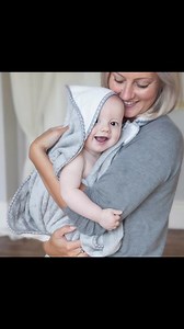 As used by Mrs Hinch, Stacey Solomon and recommended by midwives, maternity nurses and thousands of parents around the world. The multi award winning Cuddledry baby bath towel - as seen on Dragons Den - makes baby bathtime safe and stress free with its clever apron design. No more struggling to hold a slippery wet baby as well as a towel- that battle every new parent faces!The Cuddledry is a baby towel that attaches to the parent like an apron, keeping you dry and allowing you to lift and wrap y