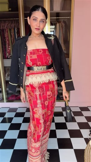 Pranjal Salecha on Instagram: "DIY dresses from shawl ✨😍 ( shawl dress, feather shawl, styling ideas, dress DIY, what to wear, trending, explore, trend alert )"