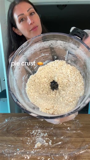 meanwhile I just had a chemical peel and pre-peeling my face was so tight 😂 1 9in pie crust: 1 1/4 cups flour 1 Tbs sugar 1/4 tsp salt 2 sticks COLD unsalted butter, diced ~3 Tbs ice water #homebaker #fyp #Recipe #pie #dayinmylife