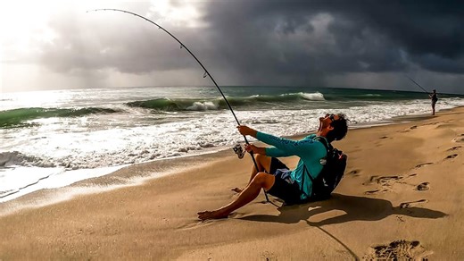 Fishermen Hook Incredible Gamefish From Florida Shore