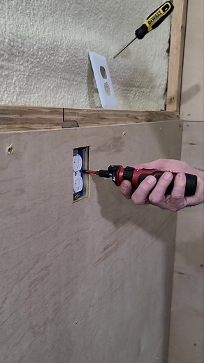 7.9K views · 66 reactions | Super handy #adjustable #junctionbox #electrician #electrical #outlet #plug #scr | D'lynne Calhoun II | Facebook