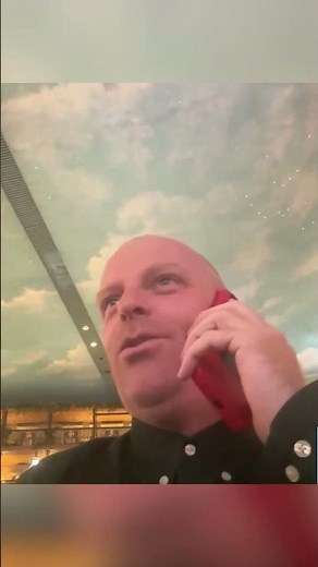 Tiny Tim Tells Strangers Knock Knock Jokes