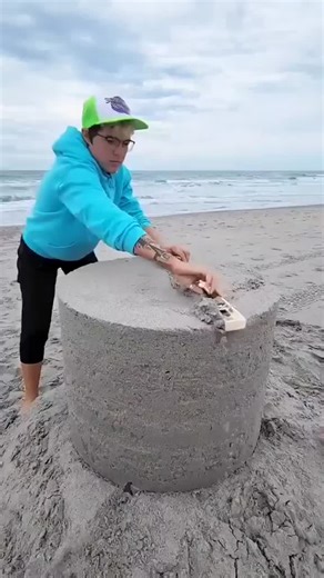 💡 Building Sand Castle Architecture! At the beach, building a sandcastle feels simple.But look closer, it’s a masterclass in design, patience, and vision.You start with nothing but sand and… | Sima A.