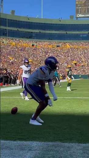 Justin Jefferson making it look easy 😮‍💨 | 📺: CBS