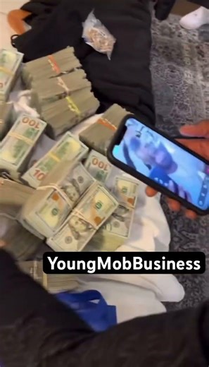 Moneybagg Yo shows 1 million on jail call with YoungMob members (2026 summer bag)