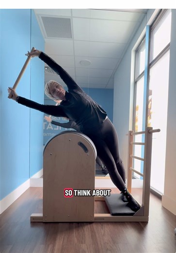 Let’s practice our side band using the ladder barrel. The barrel is really a great apparatus for lateral flexion. In this video, I’m gonna show you a couple different variations with the arms. Find which one feels the best for you. And then go ahead and turn and face other direction and repeat. #ladderbarrelpilates #ladderbarrel #pilatesabs #pilatesalexis #pilates