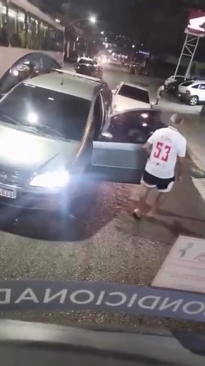 Que homem babaca ! #carros#onibus#vandalismo